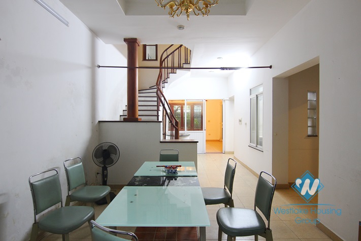 Unfurnished 4 bedrooms house with garage for rent in Xuan Dieu st, Tay Ho area.